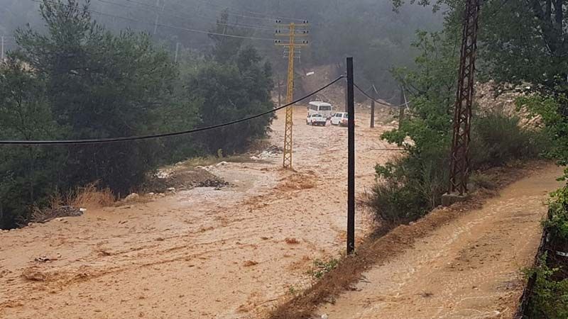 سيول جارفة ورياح شديدة في الجنوب