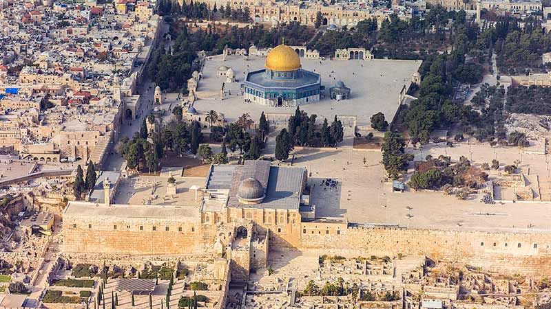 محافظ القدس: لتشكيل فريق دولي يكشف عن أنفاق الاحتلال تحت الأقصى