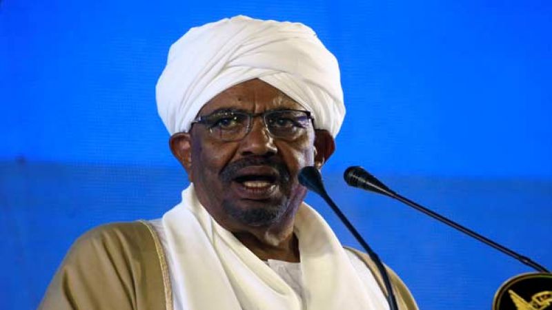 الرئيس السوداني عمر البشير يعين أحمد هارون والصادق الهادي المهدي مساعدين له