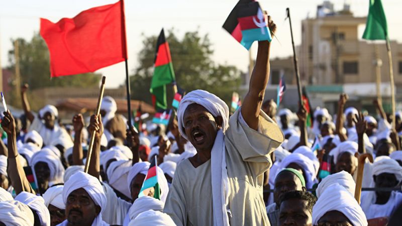 السودان: اتهامات لإبن عوف والبشير بالتخطيط معًا للانقلاب