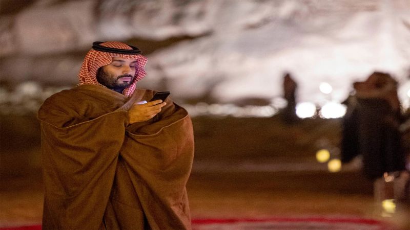 فضيحة تجسّس ابن سلمان على بيزوس تتفاعل.. الـFBI تتحرّك والإعلام الغربي يكشف المزيد