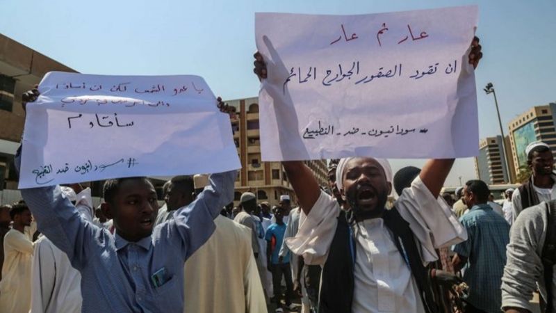 "إِرحل إِرحل يا برهان" .. السودان ترفض التطبيع