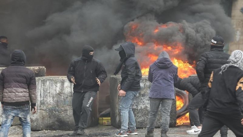 على وقع المواجهات..العدو يقتحم أكثر من منطقة فلسطينية.. شهيد فلسطيني وإصابات إحداها خطيرة&nbsp;