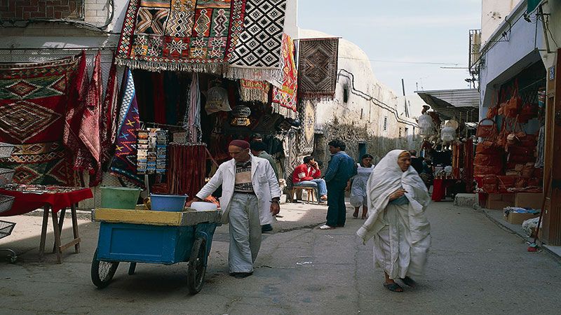 تونس: نقص شديد في السلع والمواد الغذائية