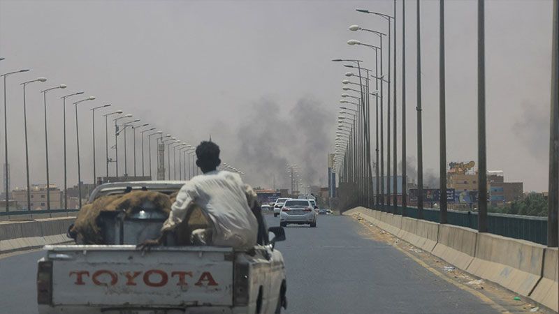 بين الطمع بالسلطة وتدخلات الخارج.. ماذا يحصل في السودان؟