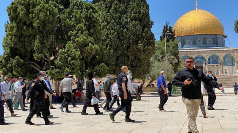 اعتقالات في الضفة.. ومستوطنون يقتحمون باحات المسجد الأقصى