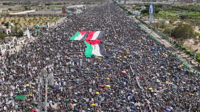 من ميدان السبعين.. العميد سريع يعلن استهداف سفينة إسرائيلية ومدمرة أميركية في البحر الأحمر