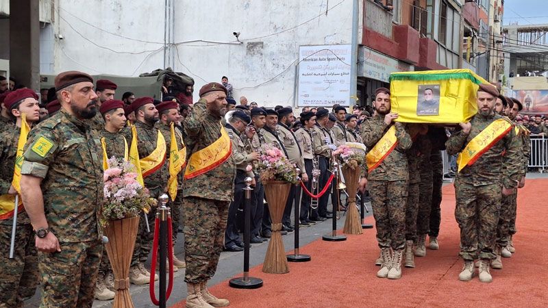 بموكب مهيب.. حزب الله يشيّع الشهيد علي حسين في روضة الحوراء زينب (ع) - الغبيري