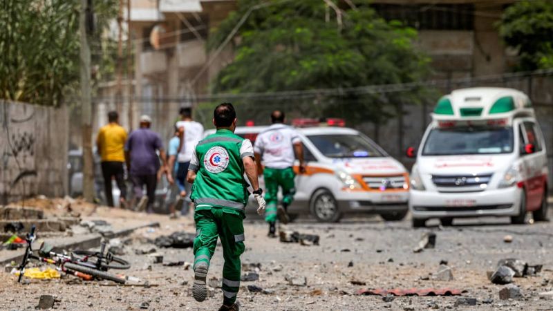 الدفاع المدني بغزة: انتشال جثامين 4 شهداء من عائلة أبو هدروس بمدينة حمد غرب خان يونس وجاري البحث عن 7 مفقودين