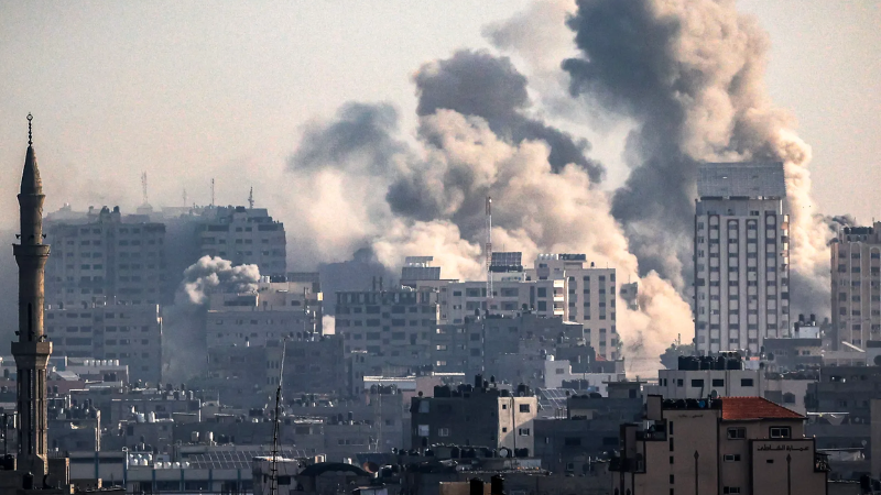 فلسطين المحتلة| إصابات جرّاء قصف استهدف مجموعة من المواطنين شرقي حي الزيتون جنوب شرقي مدينة غزّة