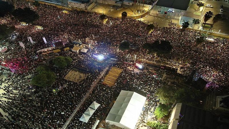 إعلام العدو: عشرات الآلاف يحتشدون في "تل أبيب" وتجمعات أخرى في أنحاء البلاد للمطالبة بصفقة تبادل الأسرى