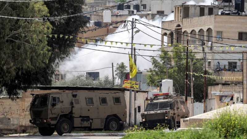 فلسطين المحتلة| جيش الاحتلال يدفع بتعزيزات عسكرية كبيرة وناقلات جند إلى مخيم جنين