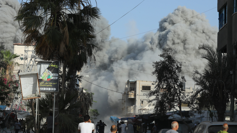 فلسطين المحتلة| شهداء وعدد من الإصابات بقصف صهيوني استهدف شقتين بحي الزيتون جنوب شرقي مدينة غزّة