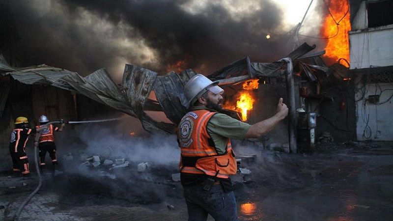 فلسطين المحتلة| الدفاع المدني في غزة: القصف على مواصي خان يونس نُفذ بصواريخ شديدة الانفجار وتسبب بدمار كبير