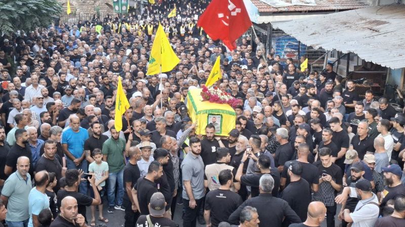 بالصور: حزب الله يشيّع الشّهيد على طريق القدس حسين فقيه في برج الشمالي