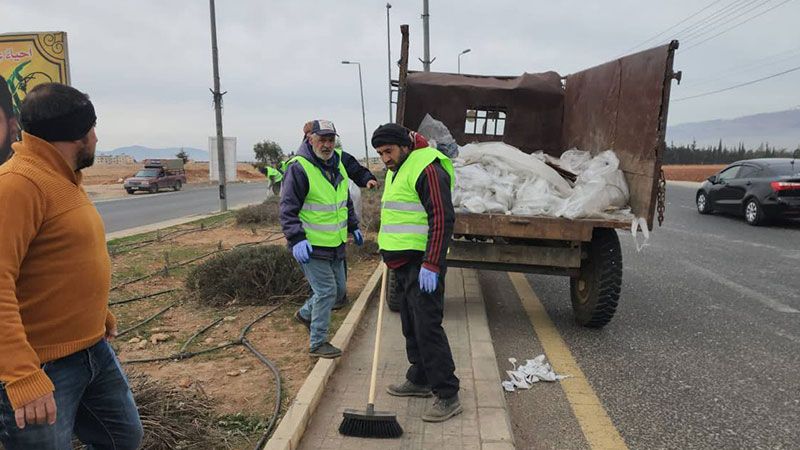 لبنان| اتحاد بلديات بعلبك يواصل بالتعاون مع جمعية التحريج اللبنانية مشروع التعشيب على جانبي الطرقات الدولية