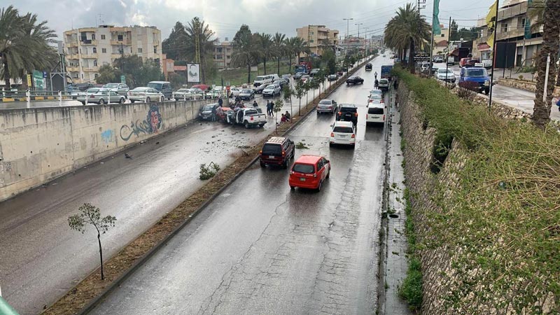 طريق الموت على اوتوستراد الزهراني.. من المسؤول؟